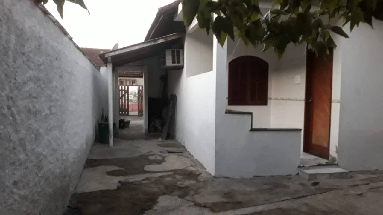 Casa com dois quartos no centro de Parada Modelo, Guapimirim